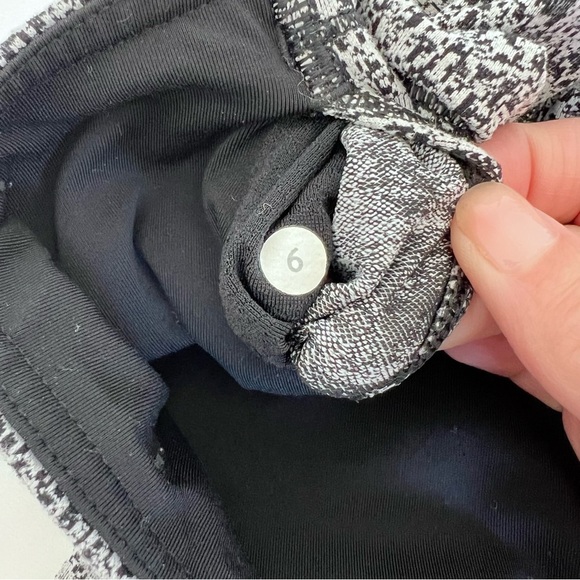 Lululemon Outrun Tight
Power Luxtreme Spray Jacquard White Black / Black - Picture 6 of 6